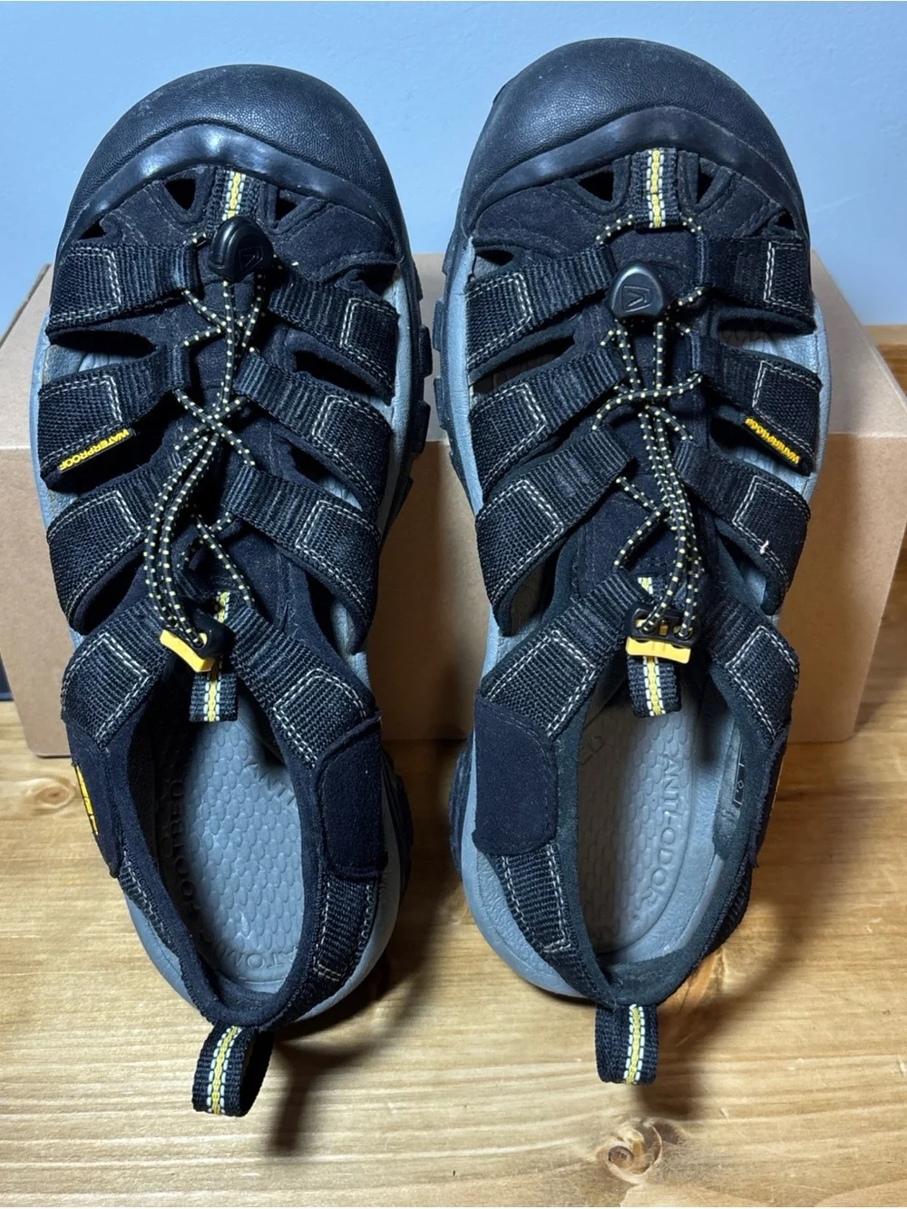 KEEN NEWPORT HIKING MEN SANDALS SIZE 8.5 US BLACK CLOSE TOE WATERPROOF SHOES